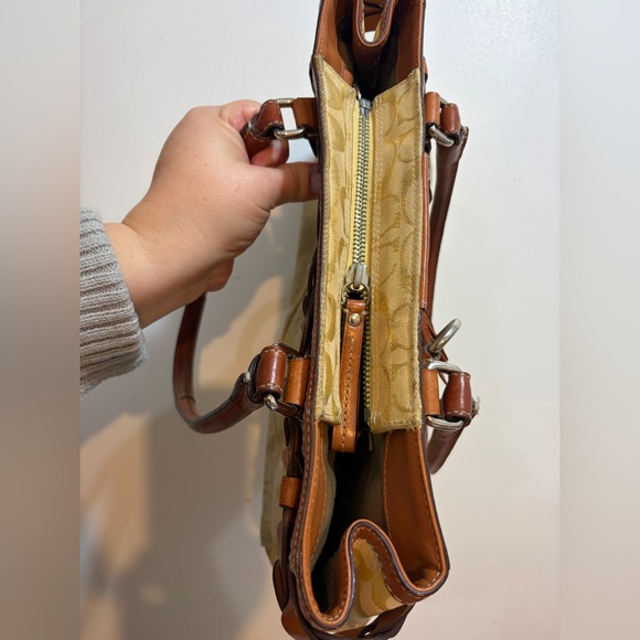 Coach Hampton Signature Yellow Braided
Tote vintage - Picture 12 of 15